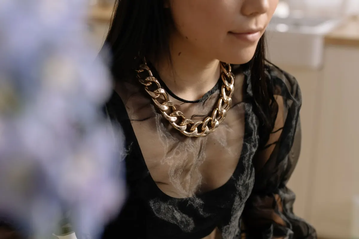 How to Layer Opal Necklaces Without Tangling or Overcrowding
