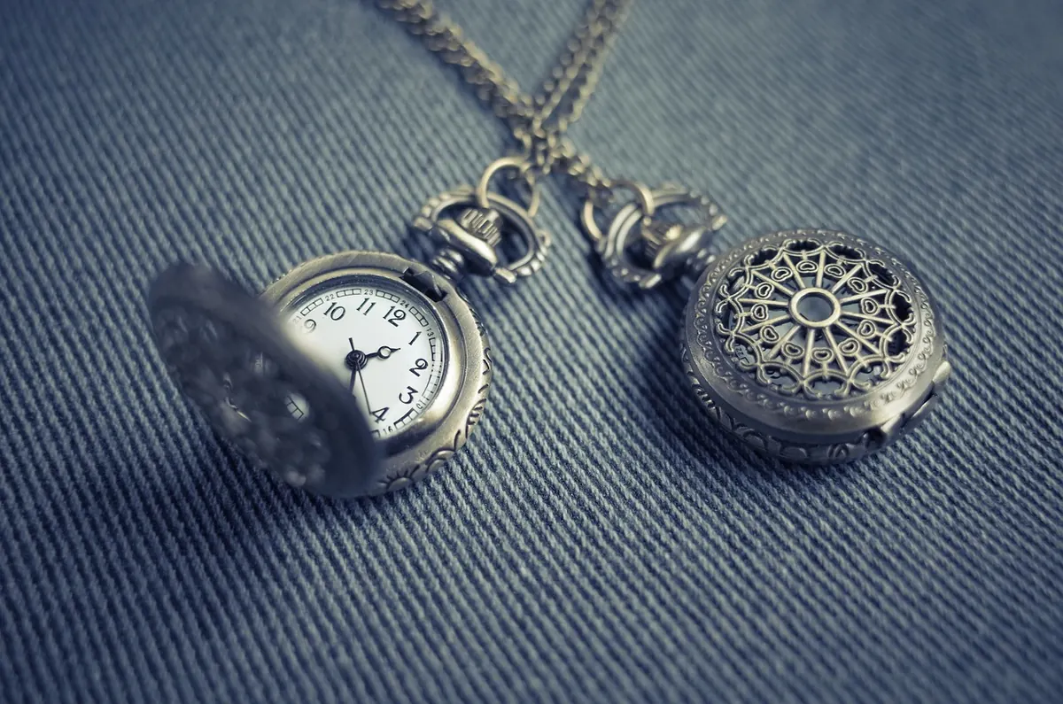 Opal Pendant Necklaces for UK Weddings: A Seasonal Styling Guide